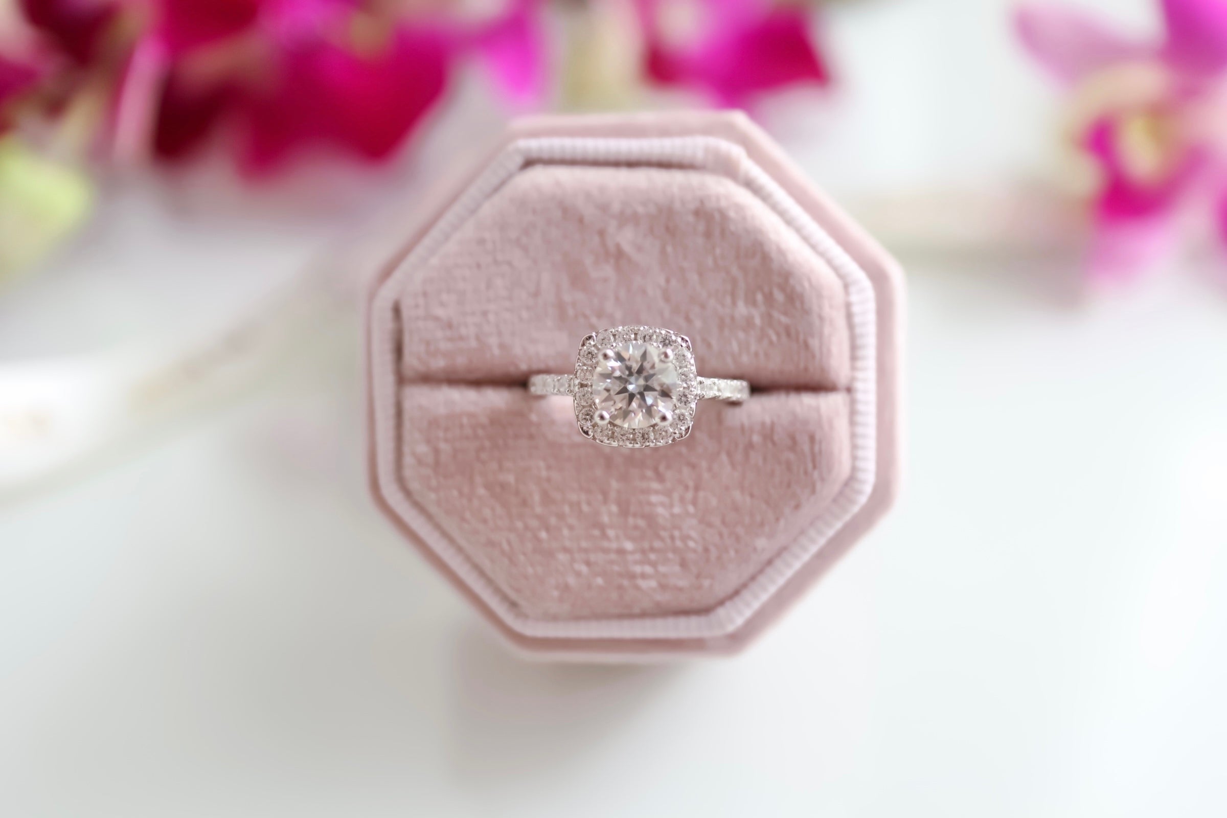 reine square halo ring レーヌ 〈moissanite〉